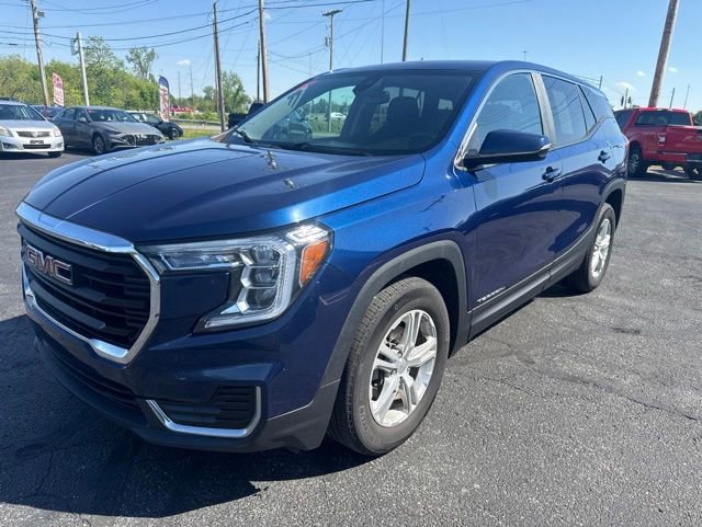 Used 2023 GMC Terrain SLE w/ LPO, Floor Liner Package FWD image 6