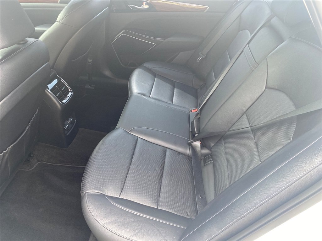 Used 2017 Kia Cadenza Premium w/ Luxury Package FWD image 11