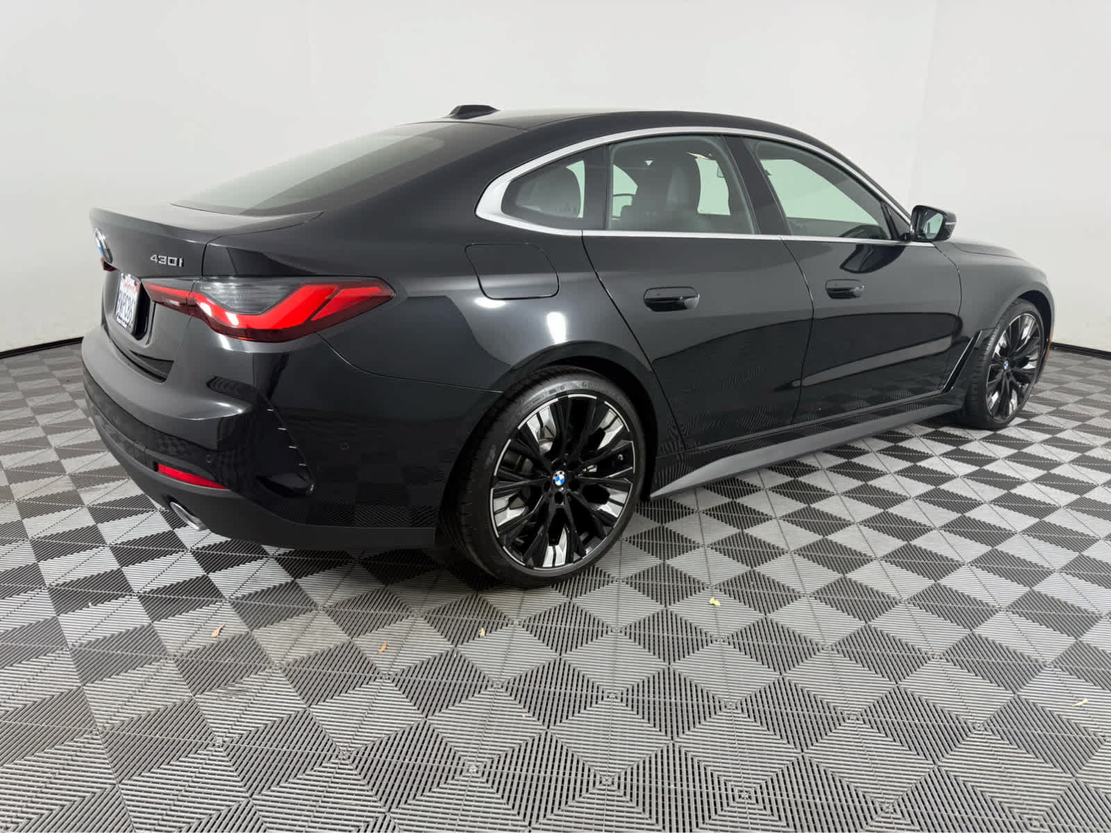 Used 2025 BMW 430i w/ Parking Assistance Package RWD image 3