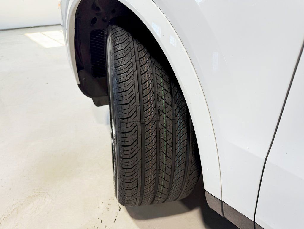 Used 2022 Porsche Cayenne Platinum Edition image 3