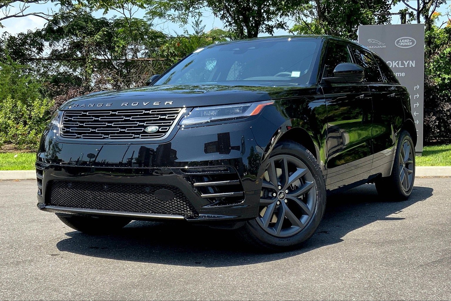 New 2026 Land Rover Range Rover Velar Dynamic SE image 1