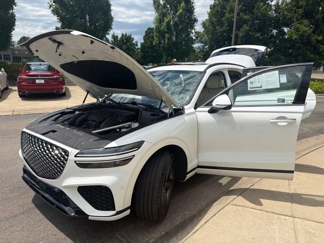 Used 2025 Genesis GV70 3.5T Sport w/ Sport Advanced Package AWD/4WD image 10