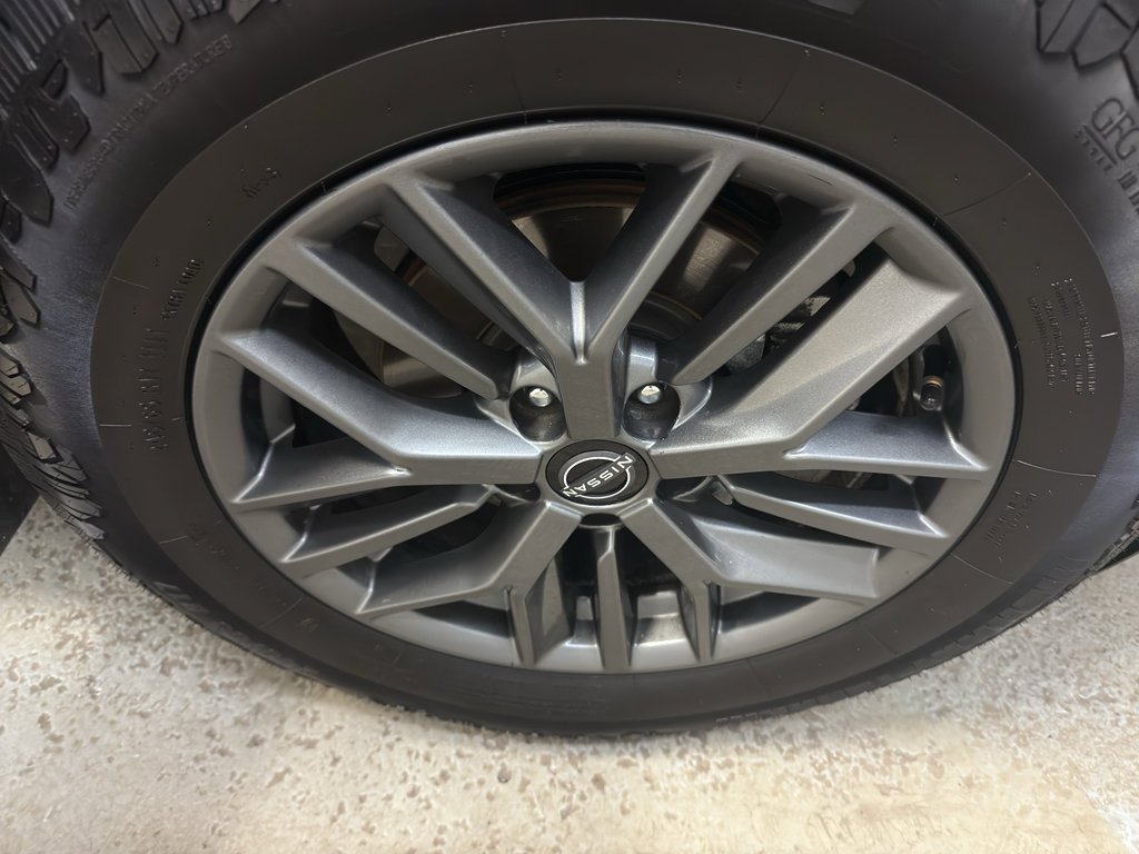 Used 2023 Nissan Rogue S AWD/4WD image 34