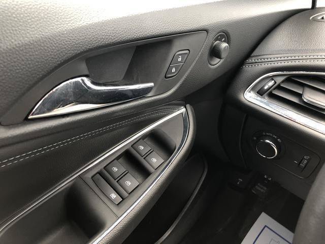 Used 2018 Chevrolet Cruze Premier FWD image 10