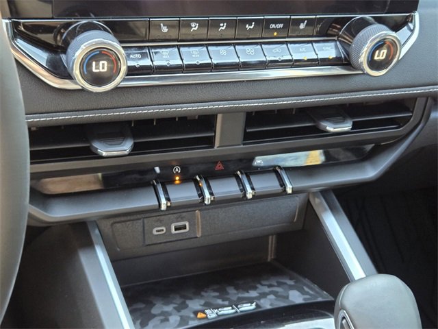 Used 2023 Chevrolet Colorado LT w/ LT Convenience Package II image 33