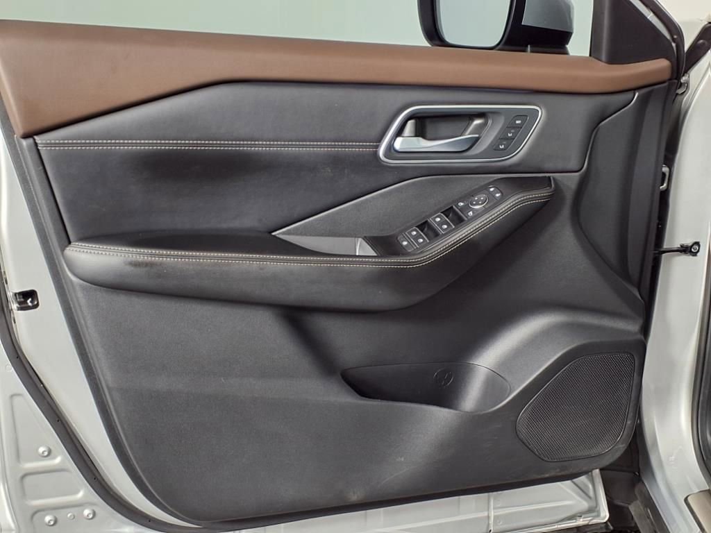 Used 2023 Nissan Rogue Platinum w/ Platinum Premium Package image 24