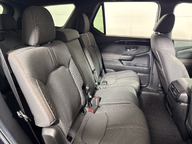 Used 2025 Honda Pilot Sport image 15