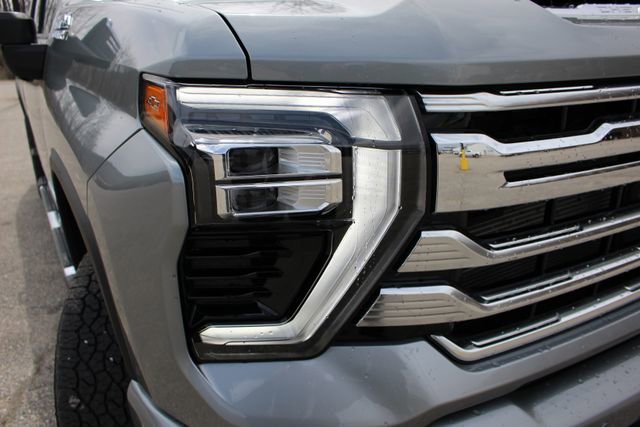 Used 2024 Chevrolet Silverado 3500 High Country w/ High Country Premium Package image 4
