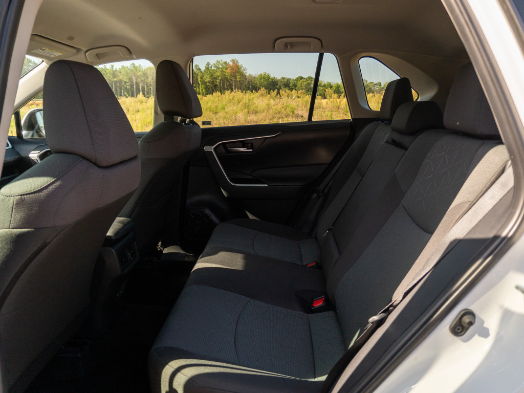 Used 2025 Toyota RAV4 XLE AWD/4WD image 13