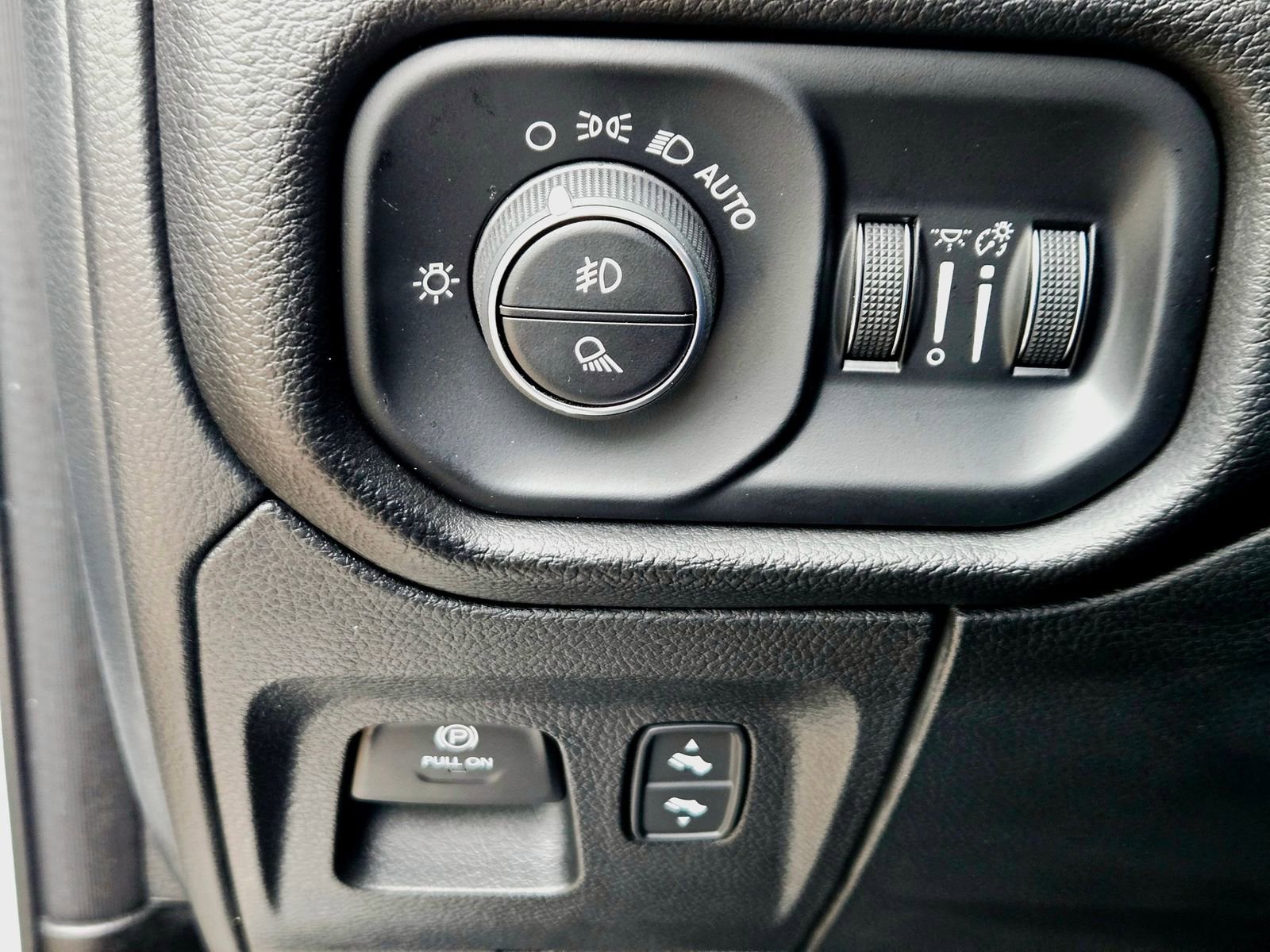 Used 2025 RAM 1500 RHO AWD/4WD image 23