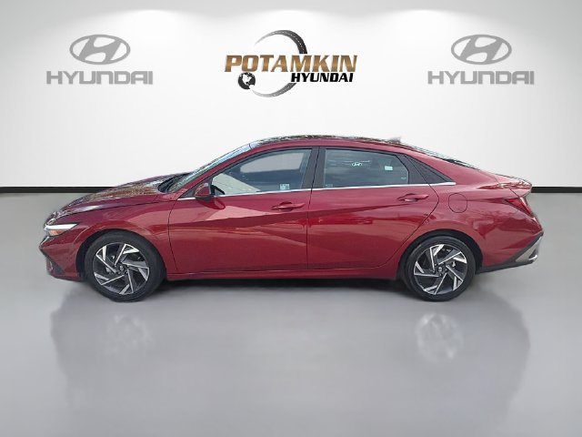 Certified 2025 Hyundai Elantra SEL FWD image 9