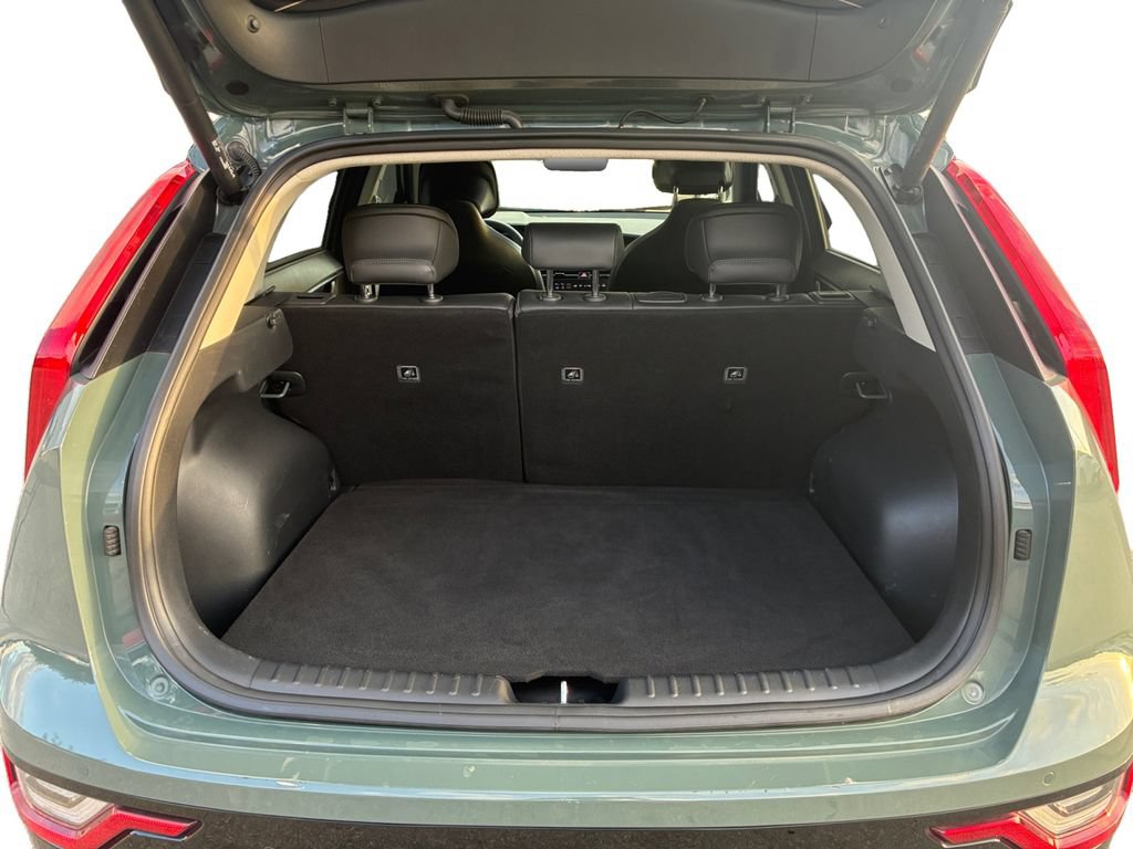 Used 2024 Kia Niro SX Touring FWD image 28