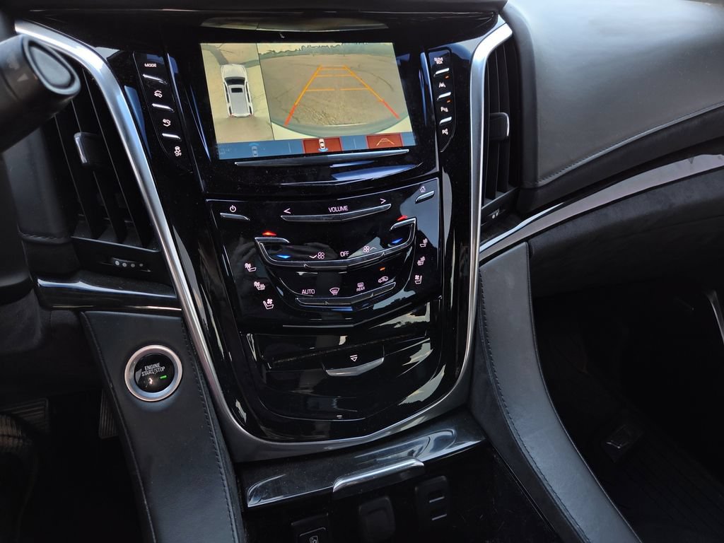 Used 2018 Cadillac Escalade Platinum AWD/4WD image 11