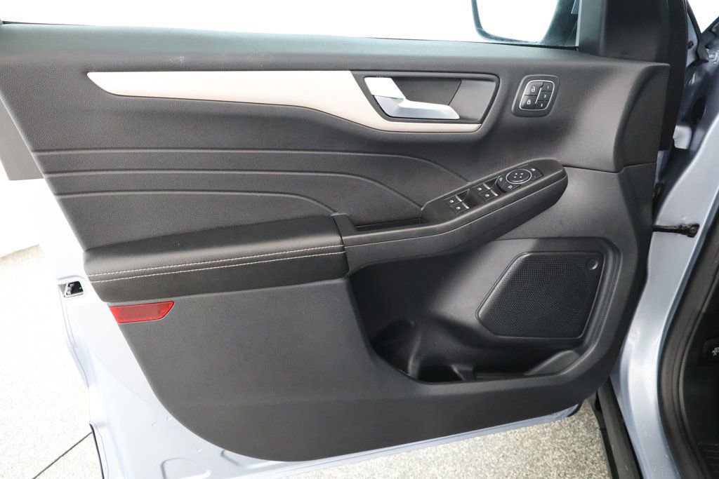 Used 2022 Ford Escape SEL w/ Technology Package image 8