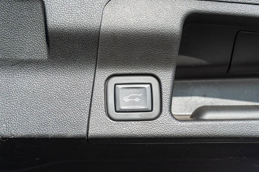 Used 2023 GMC Acadia SLE w/ Driver Convenience Package image 12