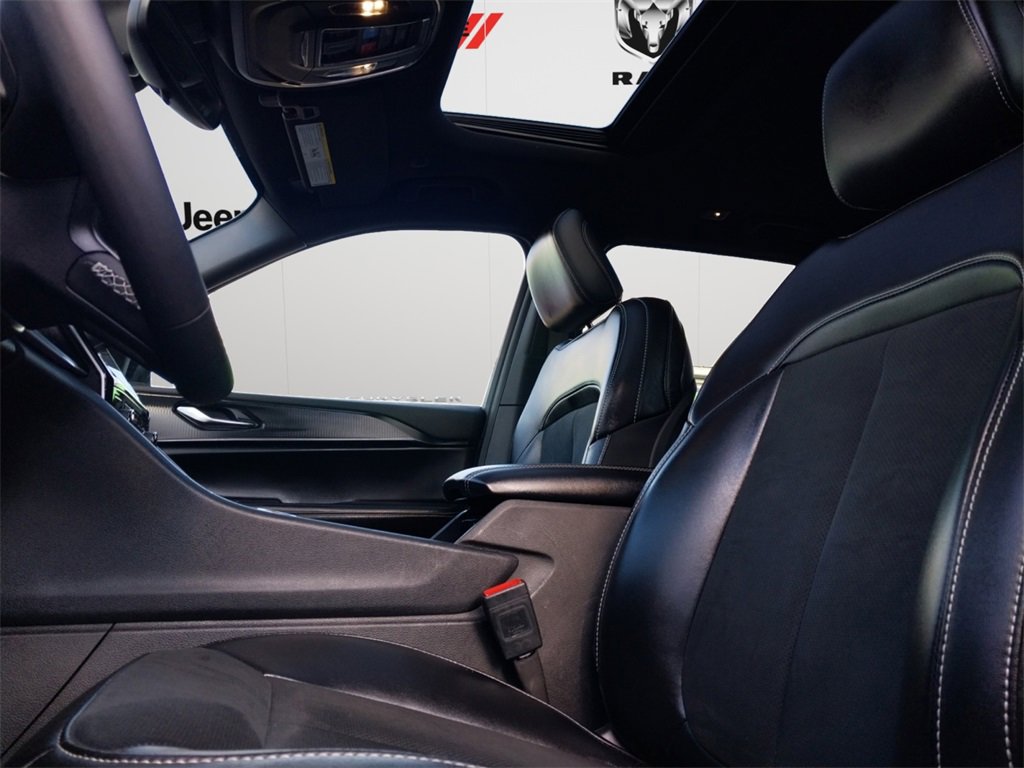 Used 2024 Jeep Grand Cherokee Altitude image 7