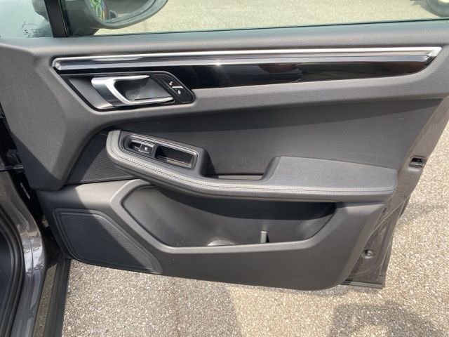 Used 2018 Porsche Macan image 30