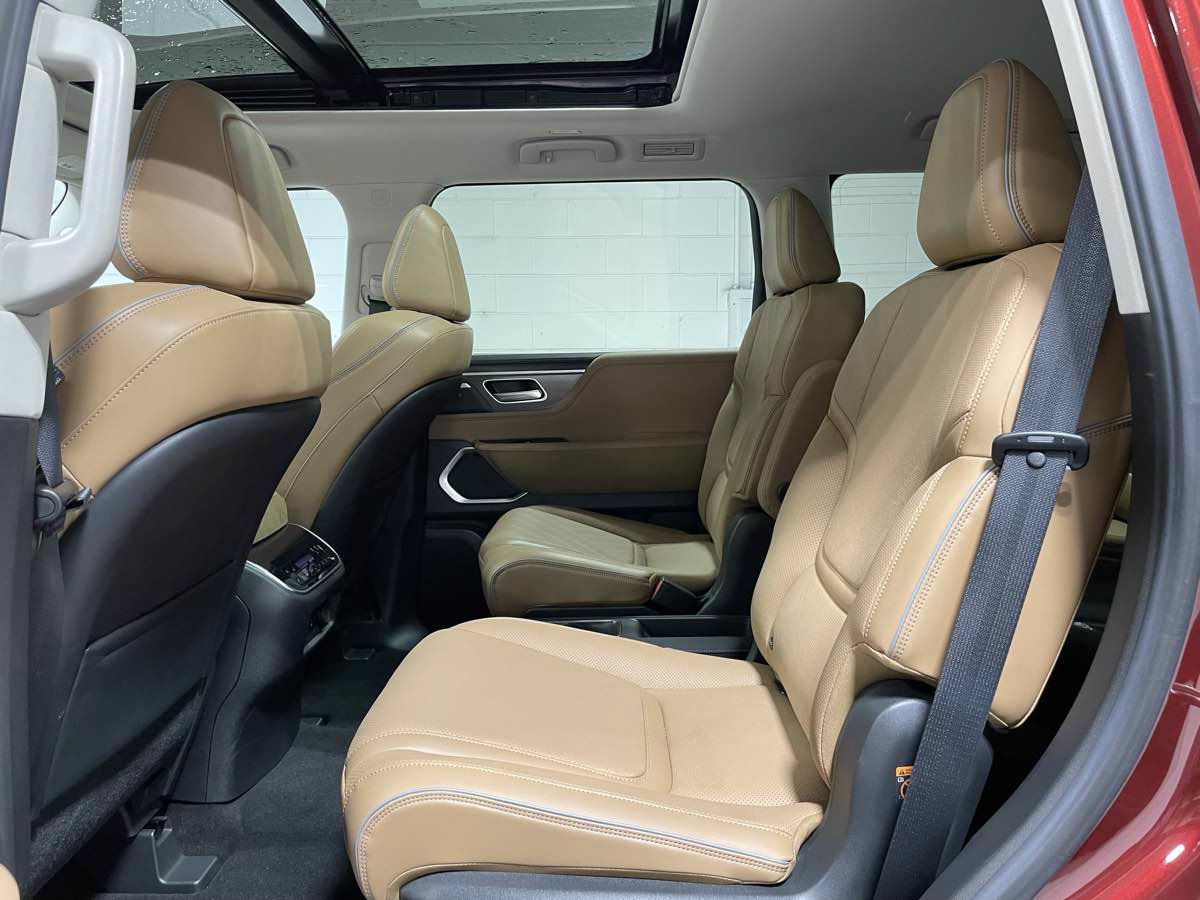 Used 2025 INFINITI QX80 Luxe AWD/4WD image 17