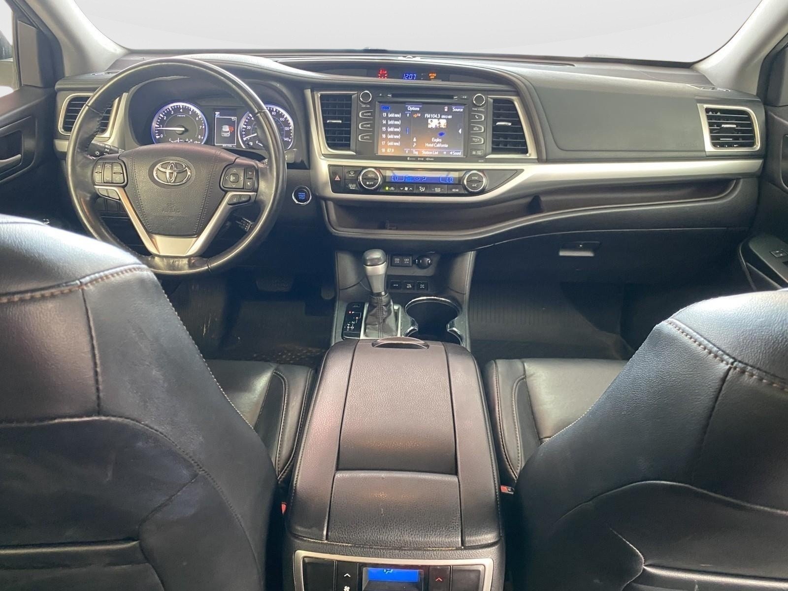 Used 2017 Toyota Highlander XLE AWD/4WD image 15