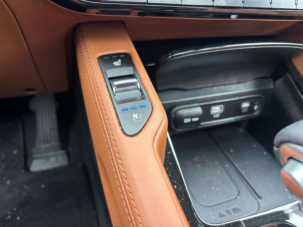 Used 2025 Kia Telluride AWD image 28