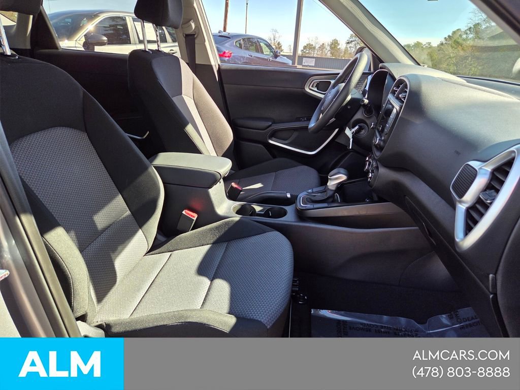 Used 2025 Kia Soul LX w/ LX Technology Package image 16