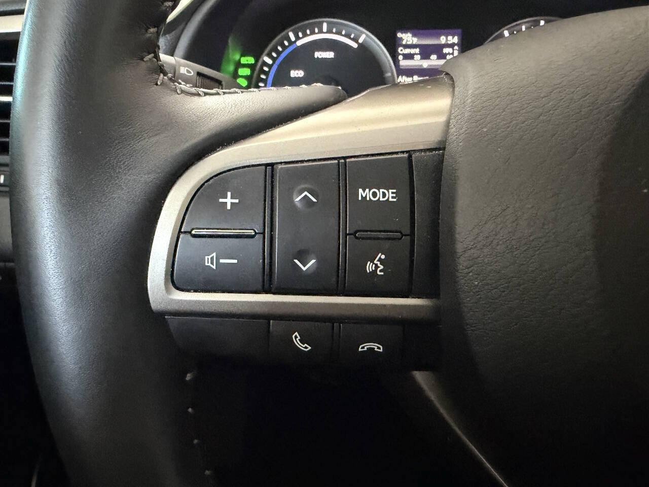 Used 2018 Lexus RX 450h AWD w/ Premium Package image 27