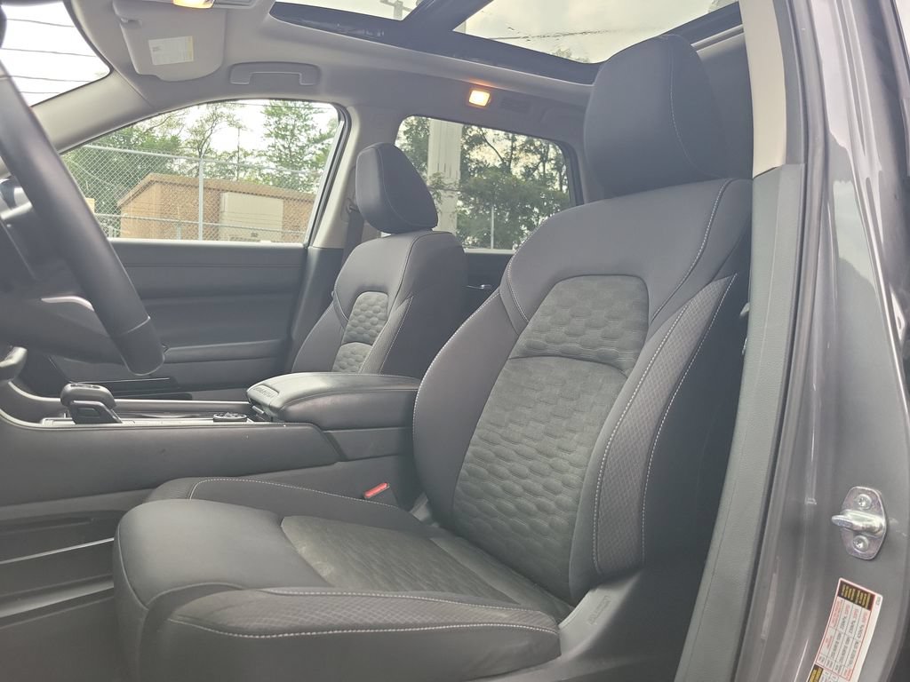 Used 2022 Nissan Pathfinder SV w/ SV Premium Package AWD/4WD image 22