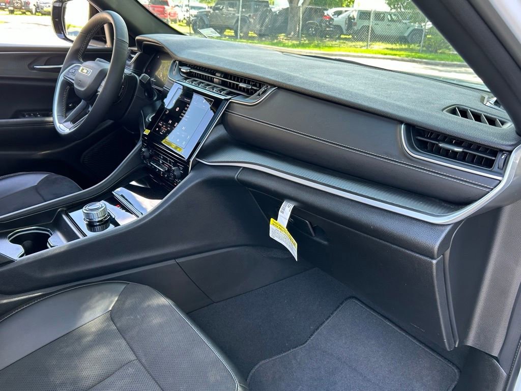 Certified 2024 Jeep Grand Cherokee Altitude image 36