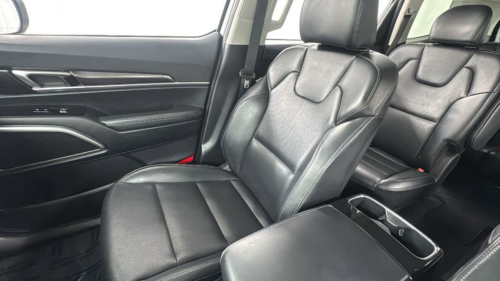 Used 2025 Kia Telluride S image 13
