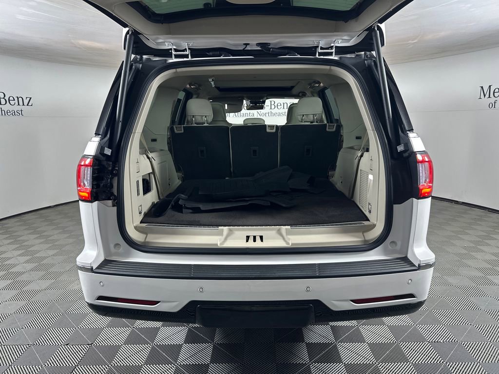 Used 2019 Lincoln Navigator Reserve AWD/4WD image 18