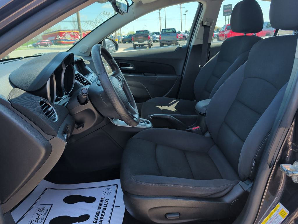 Used 2015 Chevrolet Cruze LT image 8