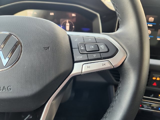 Used 2026 Volkswagen Jetta SE FWD image 31