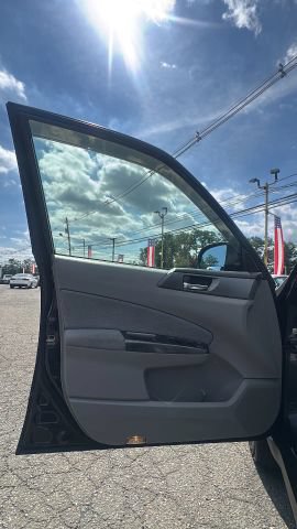 Used 2011 Subaru Forester 2.5X Premium w/ All-Weather Pkg AWD/4WD image 9