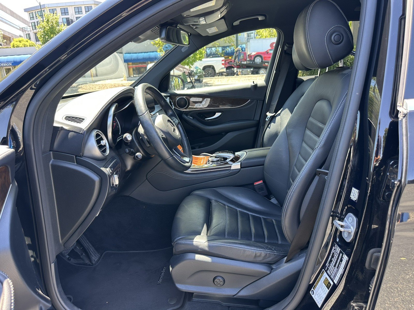 Used 2019 Mercedes-Benz GLC 350e 4MATIC image 18