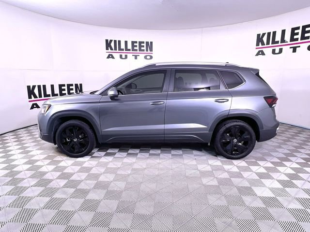 Used 2025 Volkswagen Taos SE image 4