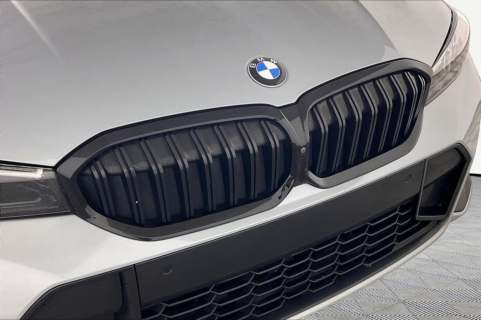 Used 2023 BMW 330i xDrive Sedan w/ M Sport Package AWD/4WD image 28
