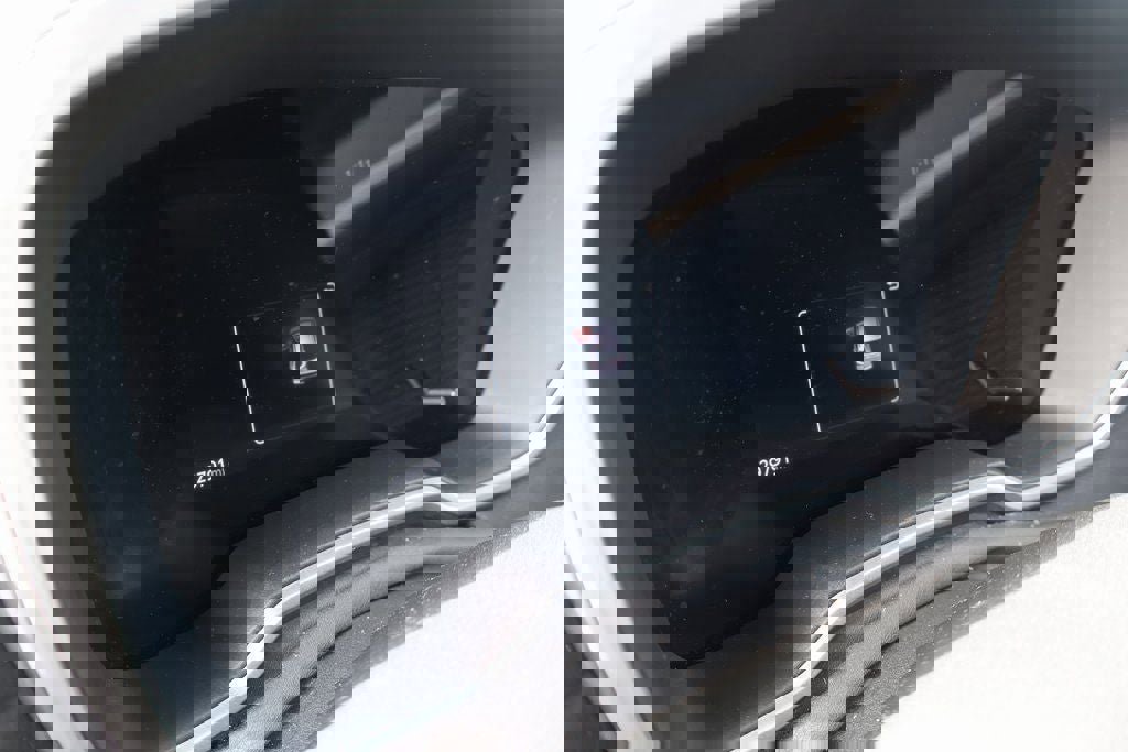 Used 2023 Toyota Corolla Cross AWD Hybrid image 21