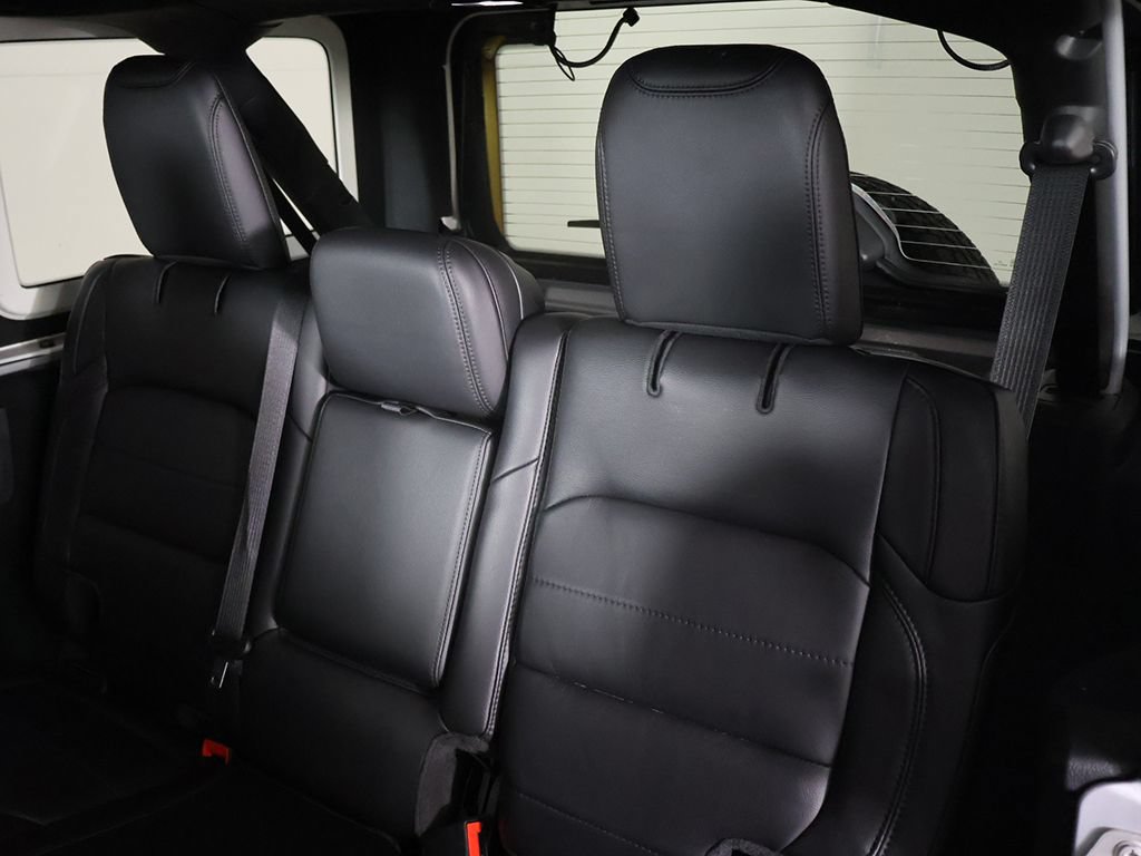 Used 2023 Jeep Wrangler Unlimited Sahara AWD/4WD image 29