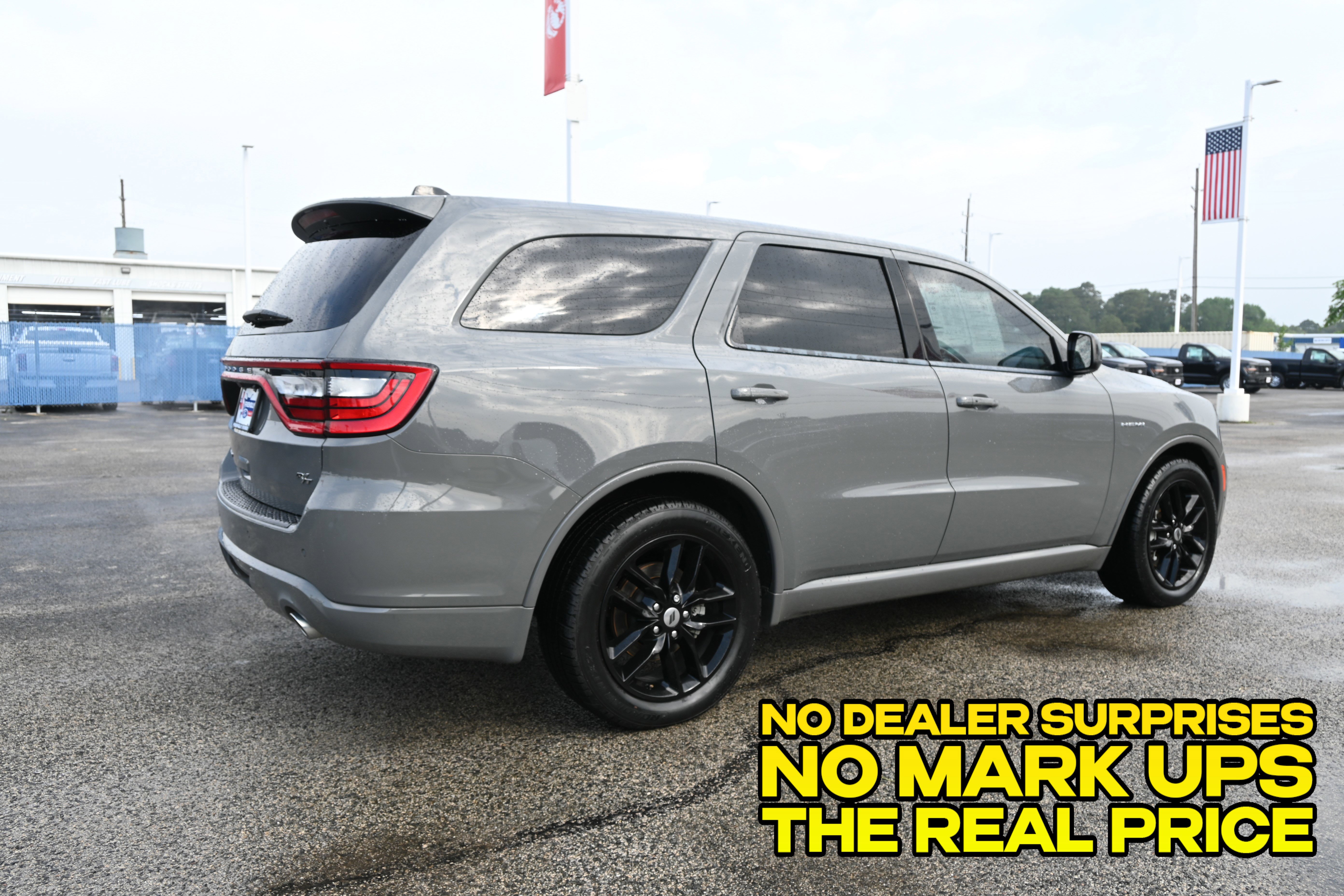 Used 2023 Dodge Durango R/T RWD image 2