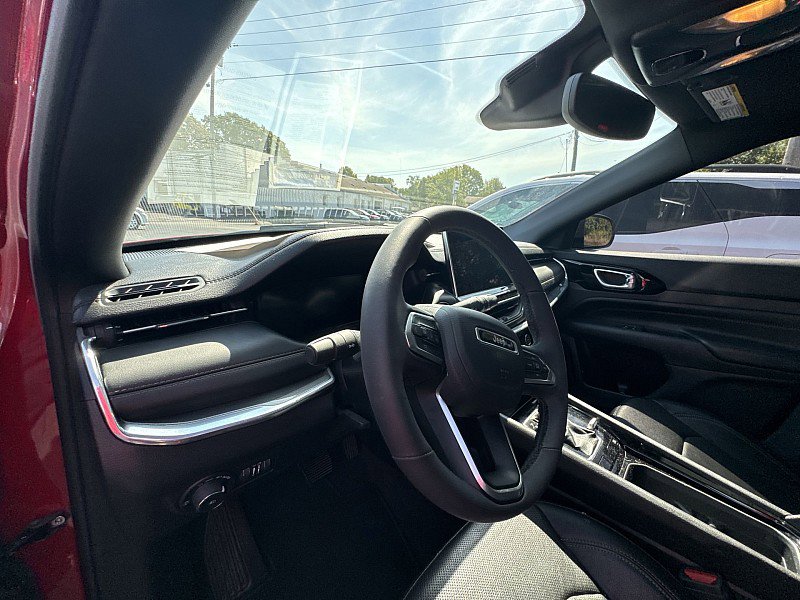 Used 2024 Jeep Compass Limited image 10