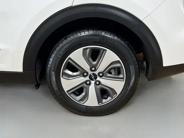 Certified 2022 Kia Niro LX image 29