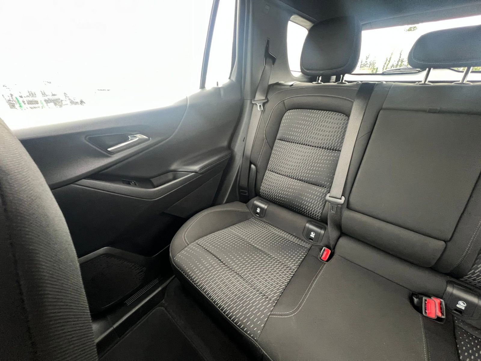 Used 2025 Chevrolet Equinox LT image 39