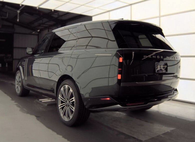 Used 2023 Land Rover Range Rover Long Wheelbase Autobiography AWD/4WD image 2