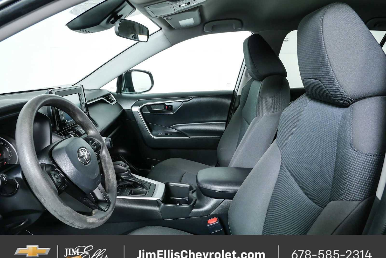 Used 2022 Toyota RAV4 LE FWD image 5