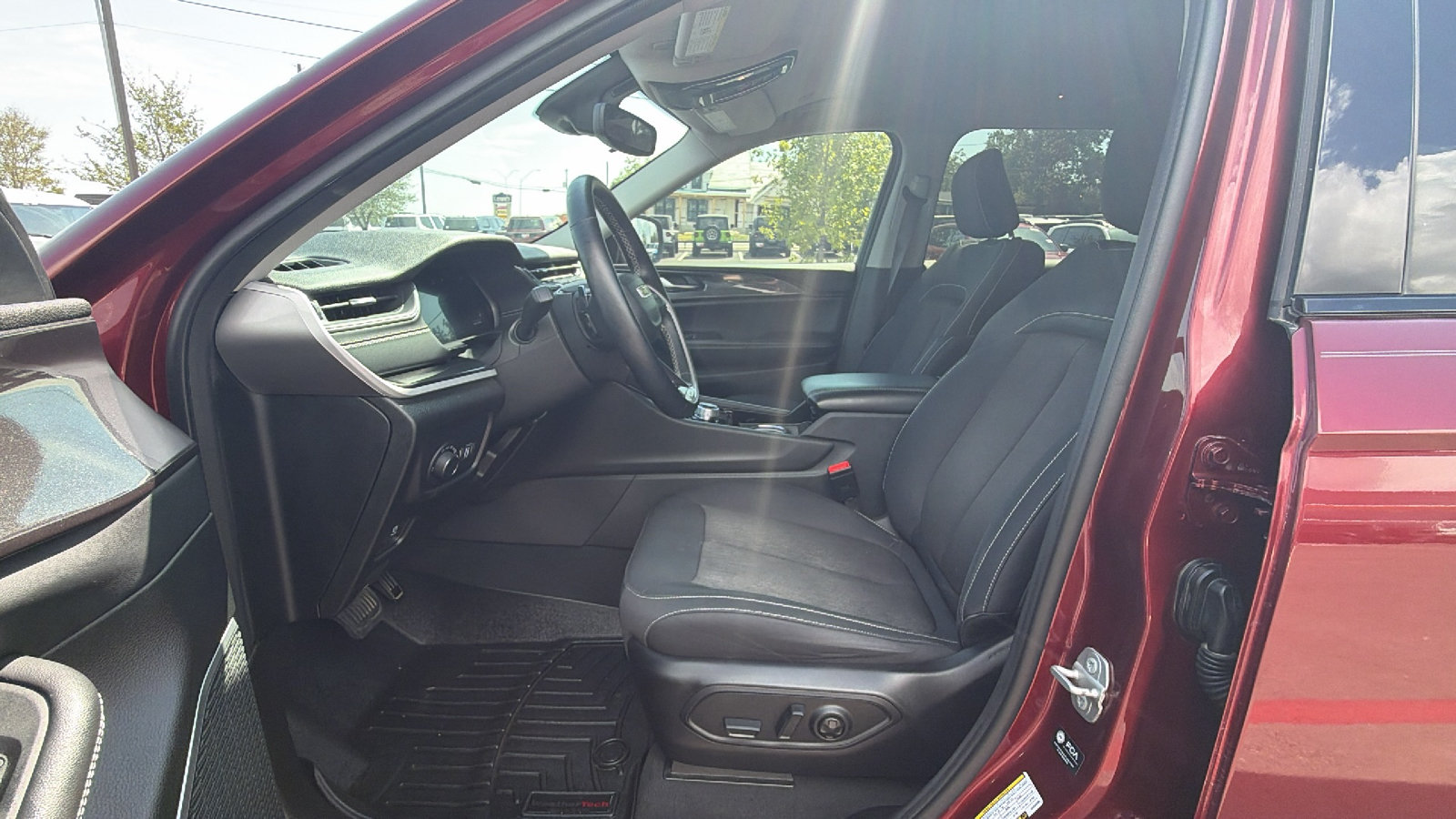 Certified 2022 Jeep Grand Cherokee L Laredo w/ Luxury Tech Group I RWD image 11