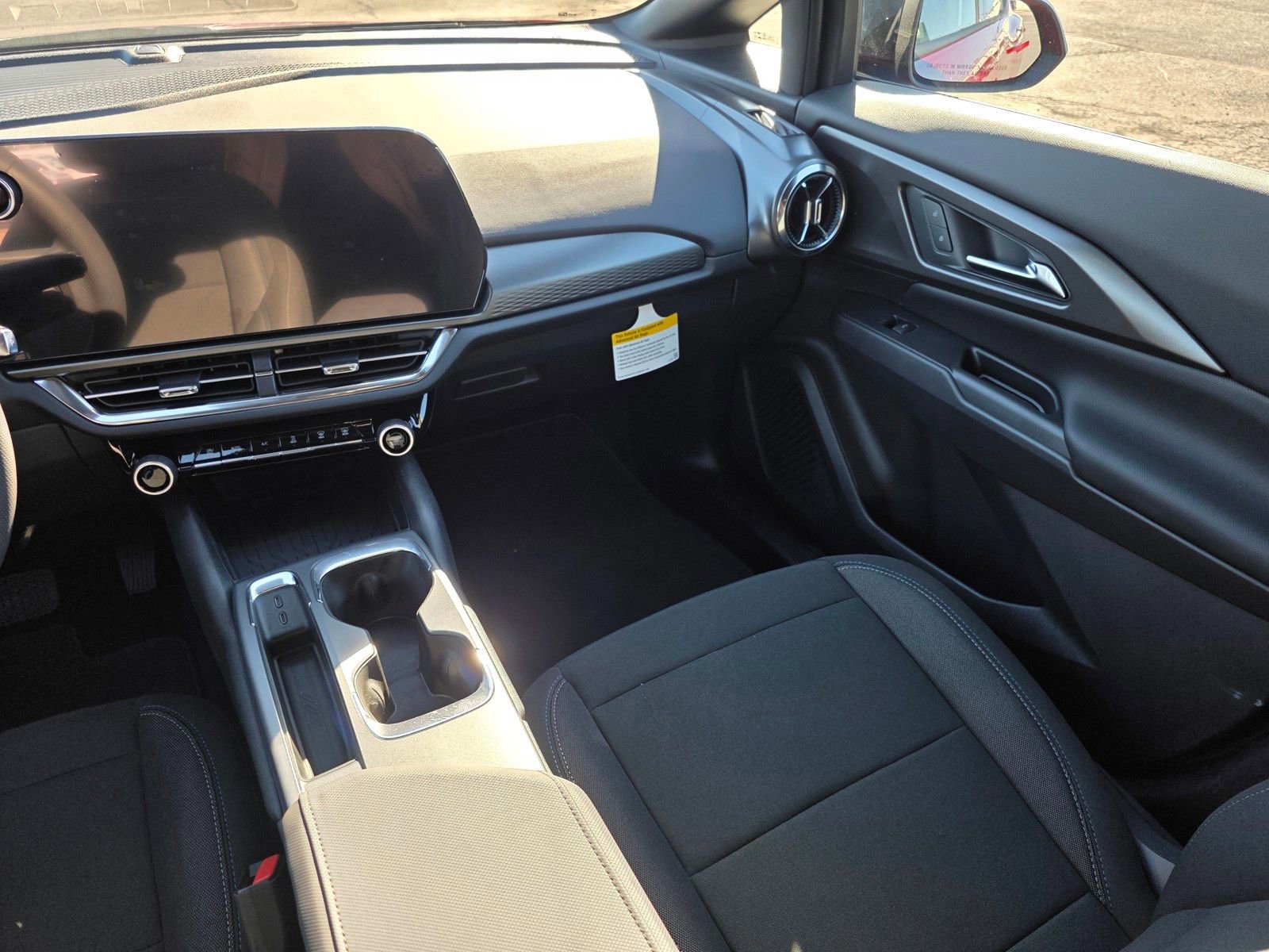 New 2026 Chevrolet Equinox EV LT w/ LPO, Blackout Package image 17