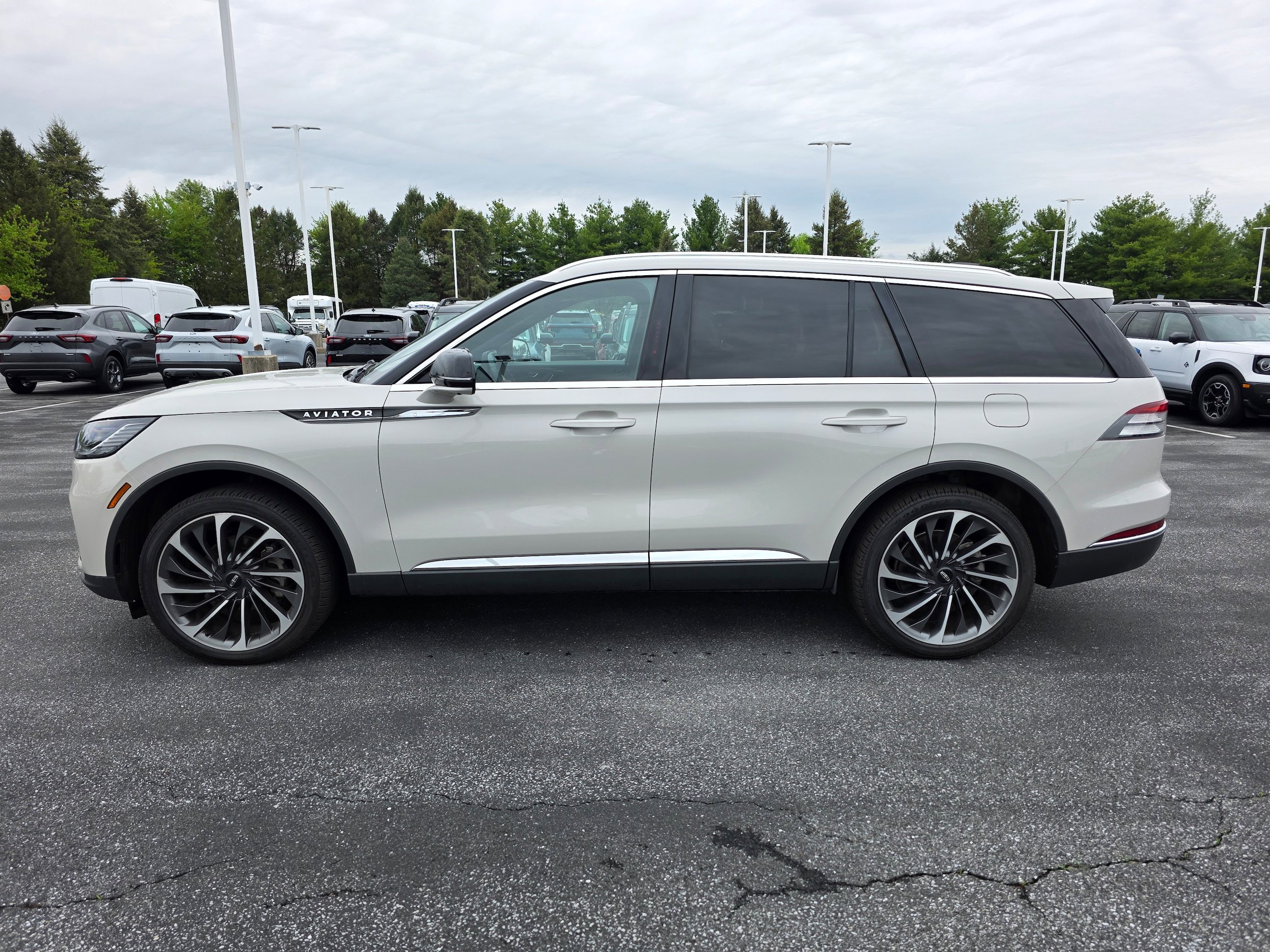 Used 2025 Lincoln Aviator Reserve w/ Illumination Package AWD/4WD video 2