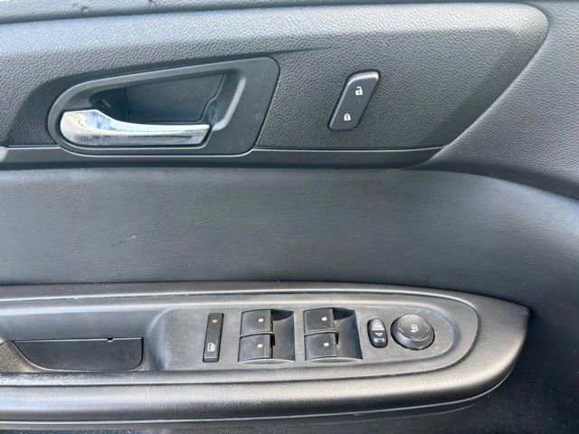 Used 2017 Chevrolet Traverse LT w/ Style and Technology Package image 11