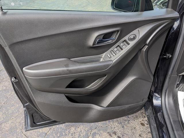 Used 2020 Chevrolet Trax LS w/ Tint and Cruise Package image 10
