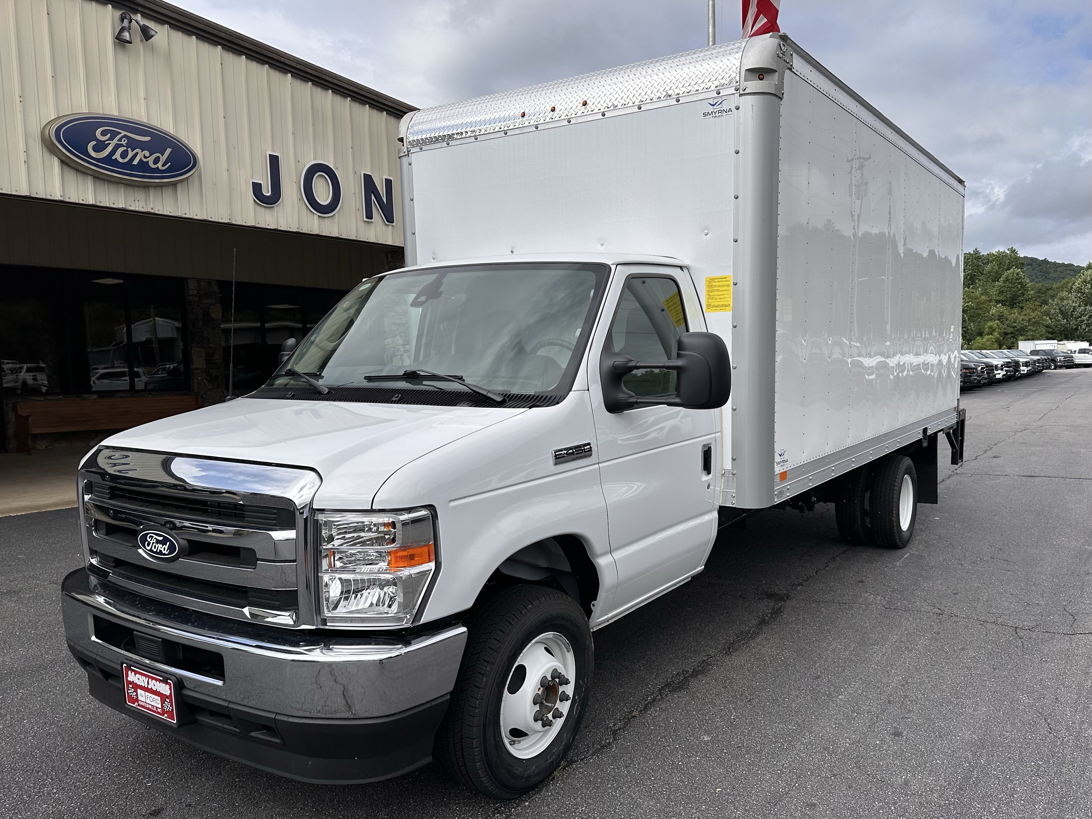 Certified 2026 Ford E-450 and Econoline 450 Super Duty w/ Power Equipment Group RWD image 2